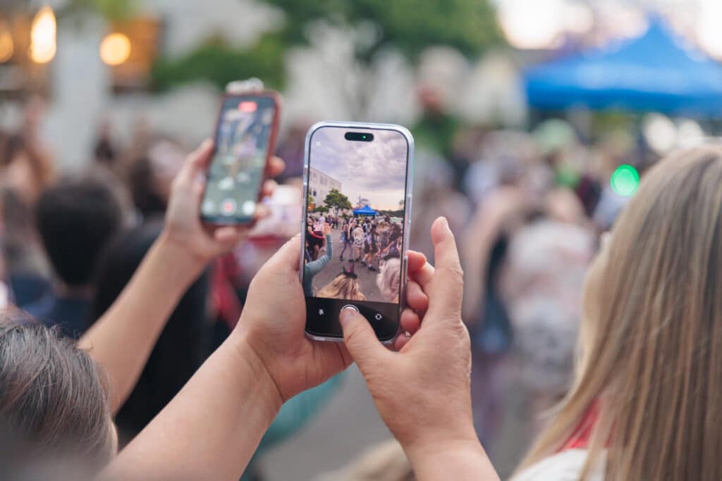 dance stream,contemporary dance,flash mob,dance school,dance program